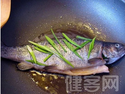 秋食玉米減輕動脈硬化 吃海魚預防動脈硬化