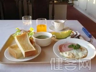 房顫患者多食富含維生素C的食物？